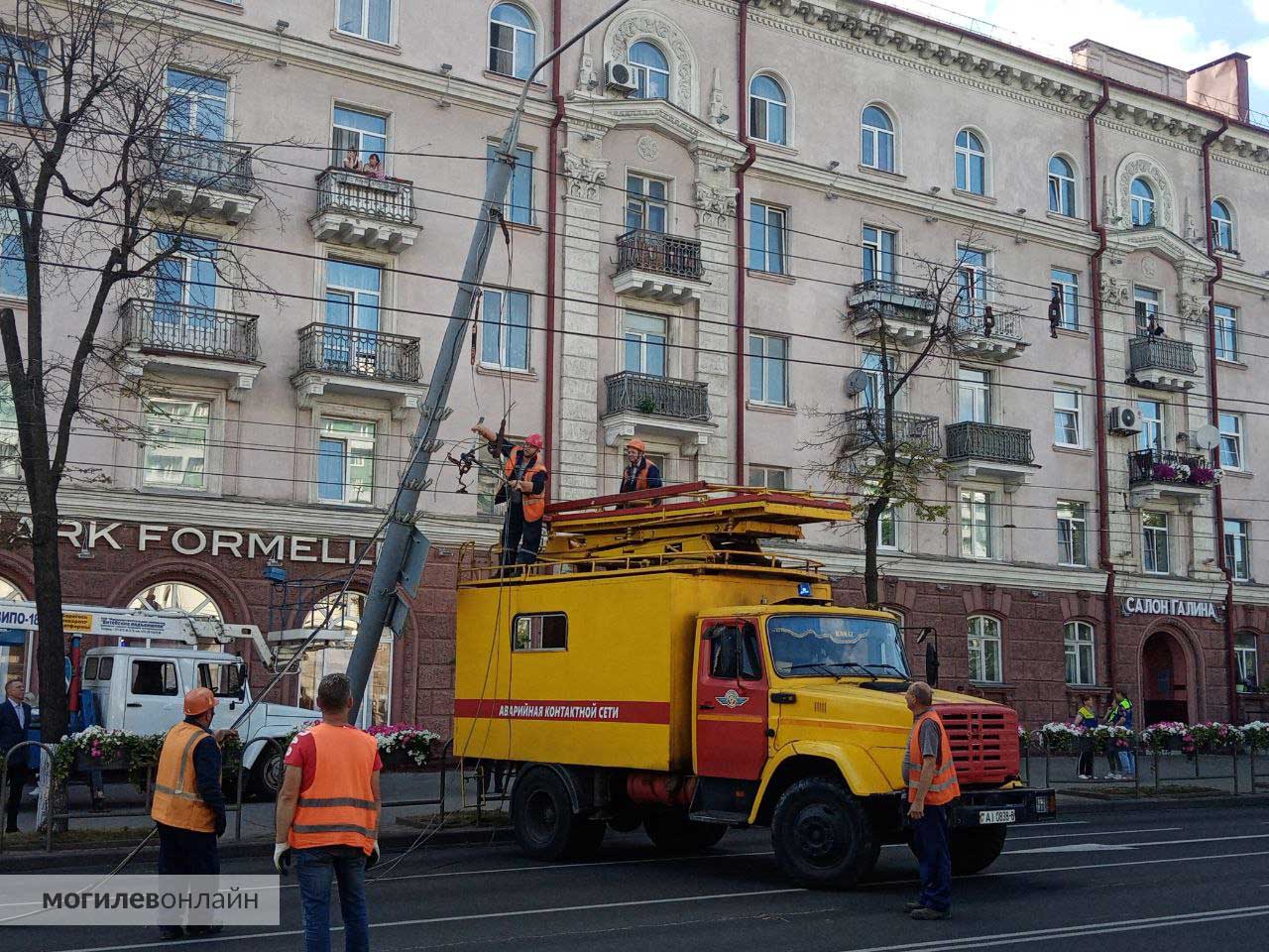 Внимание! На Первомайской ограничили движение из-за наклонившегося столба |  Могилев.Онлайн — новости Могилева, Беларуси и мира