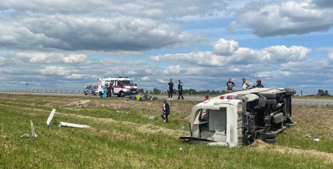 Под Гомелем маршрутка вылетела с трассы и несколько раз перевернулась — пострадали пять человек