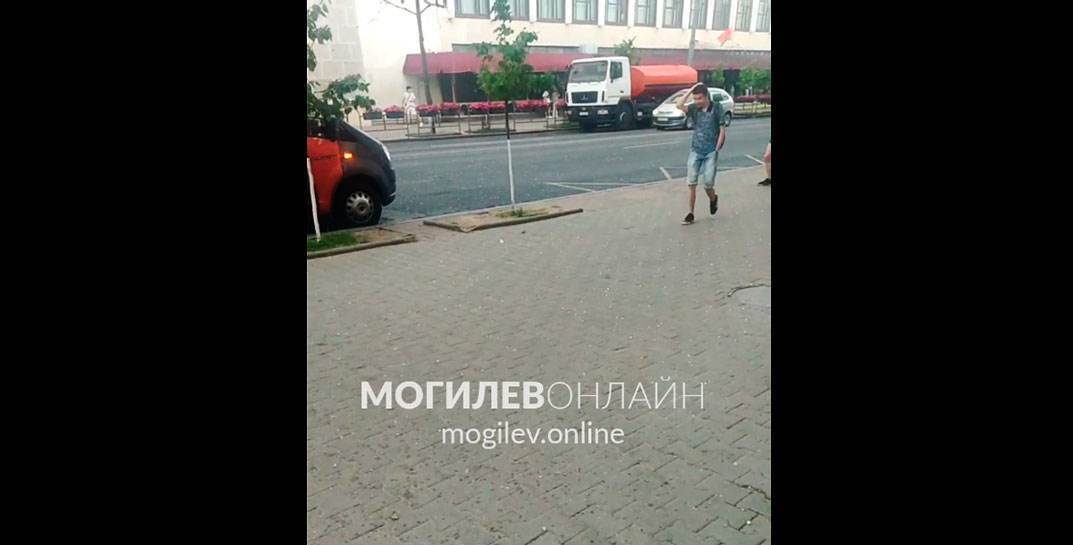 Берегите голову или «сюрпрайз» от погоды. В Могилеве пошел град