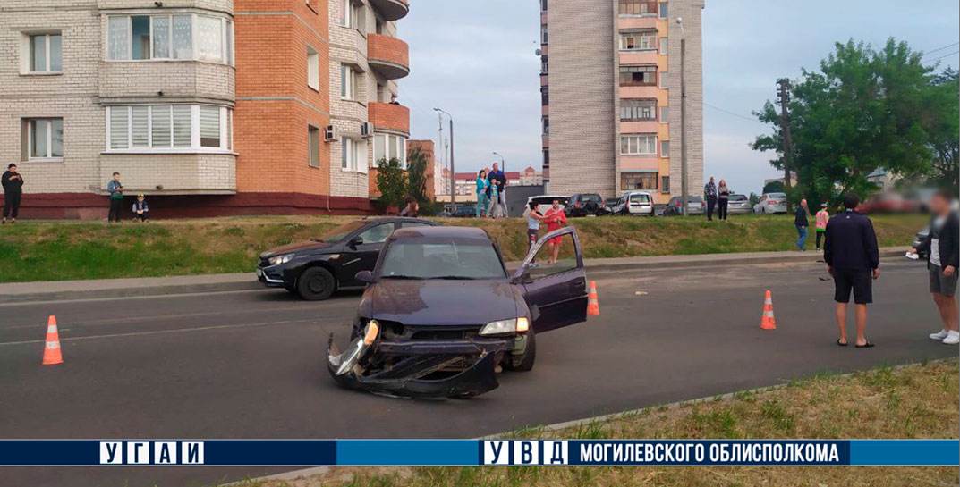 Не Шумахер: неопытный водитель из Могилева ускорился… в бордюр