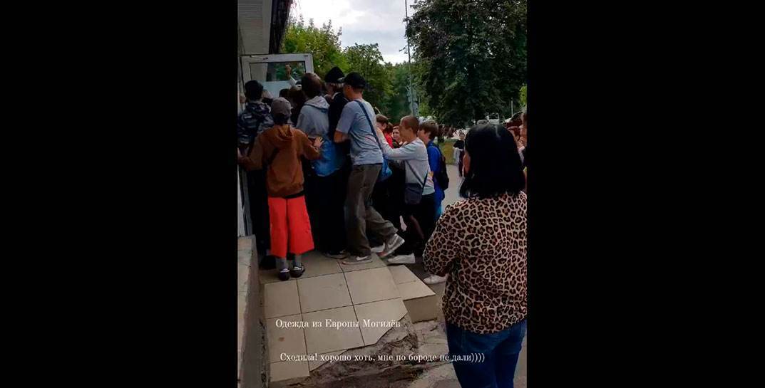 «Хорошо, хоть мне по бороде не дали!» — в Могилевских секонд-хендах жаришка в любую погоду
