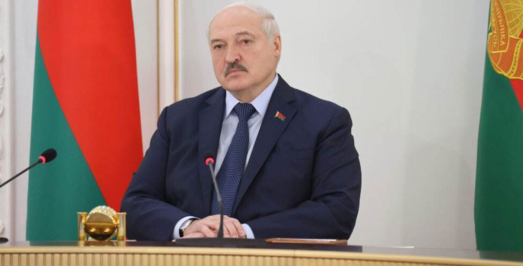 «Люди уже готовы прийти сюда с оружием в руках»: Лукашенко заявил, что Запад готовит силовой сценарий смены власти в Беларуси