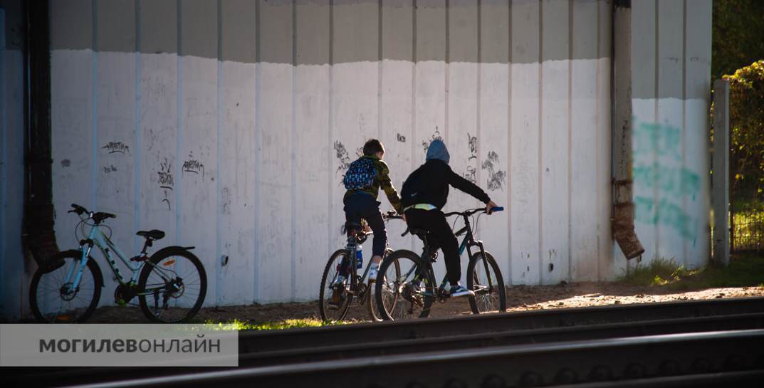 В Климовичах дети играли в догонялки на велосипедах — в итоге восьмилетний мальчик попал под колеса автомобиля