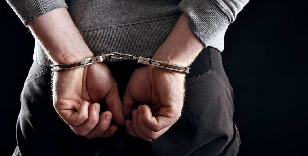Житель Зельвенского района пытался изнасиловать 71-летнюю женщину, угрожая ножом