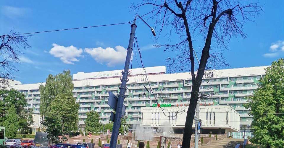 Внимание! На Первомайской ограничили движение из-за наклонившегося столба