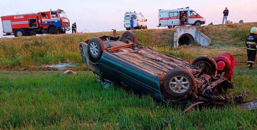 Жесть под Могилевом: автомобиль вылетел в кювет и опрокинулся, погибли два человека