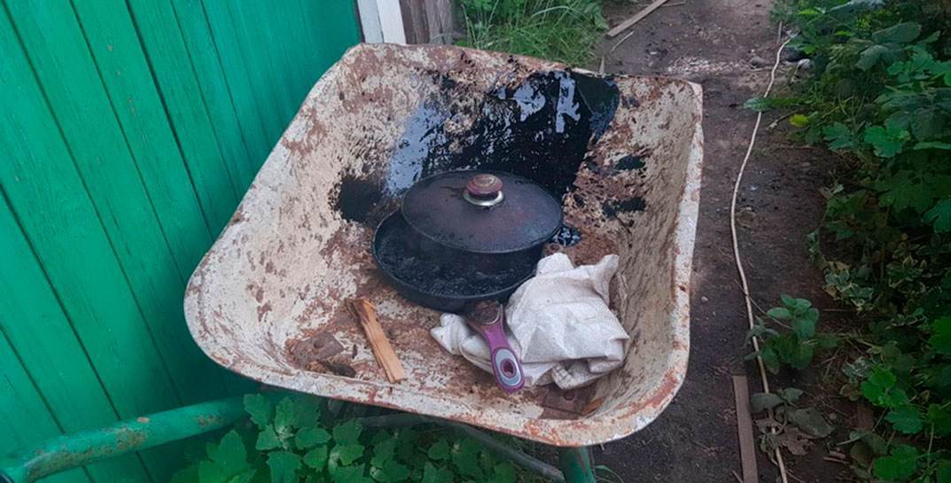 В Барановичах мужчина получил административный протокол за то, что нечаянно сжег сковородку на плите. Как так вышло?