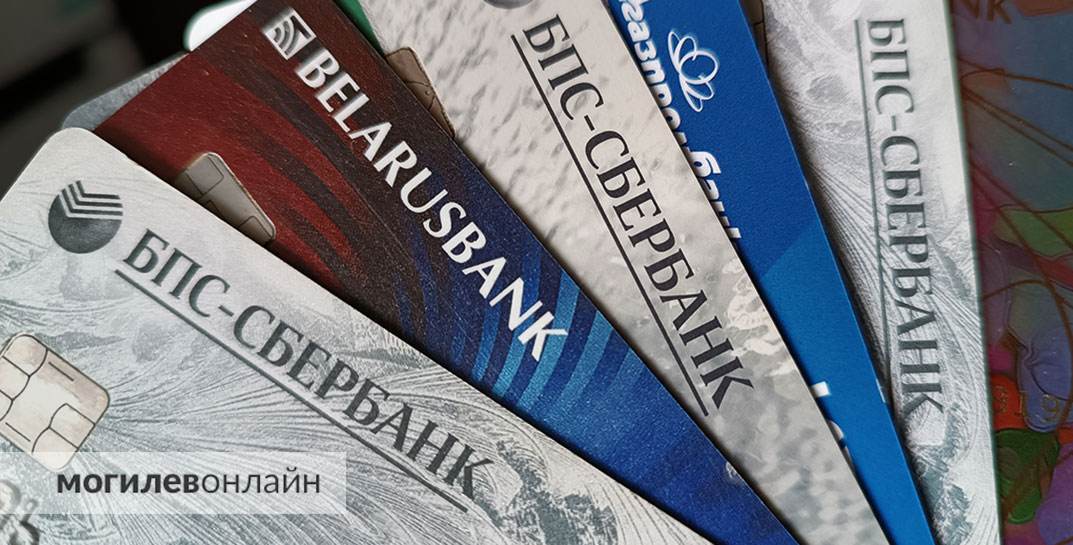 Пенсионерка в Могилеве нашла чужую банковскую карту и не удержалась — спустила с нее все деньги