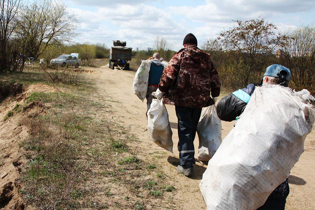 «Мы не хотим видеть ваши использованные презервативы!» — две пенсионерки из Могилева ходят на уборку мусора, как на работу. Спросили — зачем они этим занимаются, кто помогает, а кто мешает