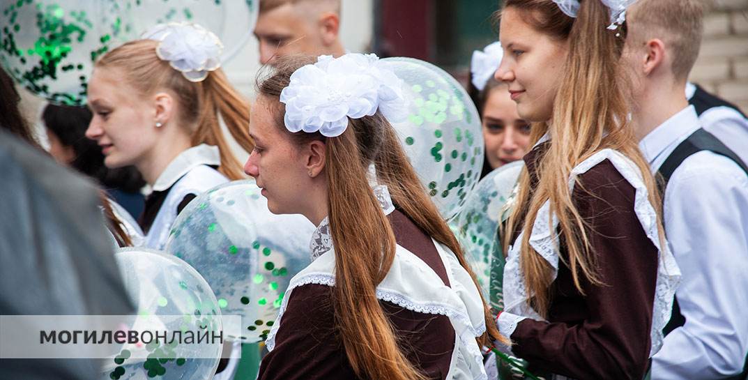 Можно ли заставить родителей белорусских школьников покупать форму коллективно? Ответ дали в Минобразования