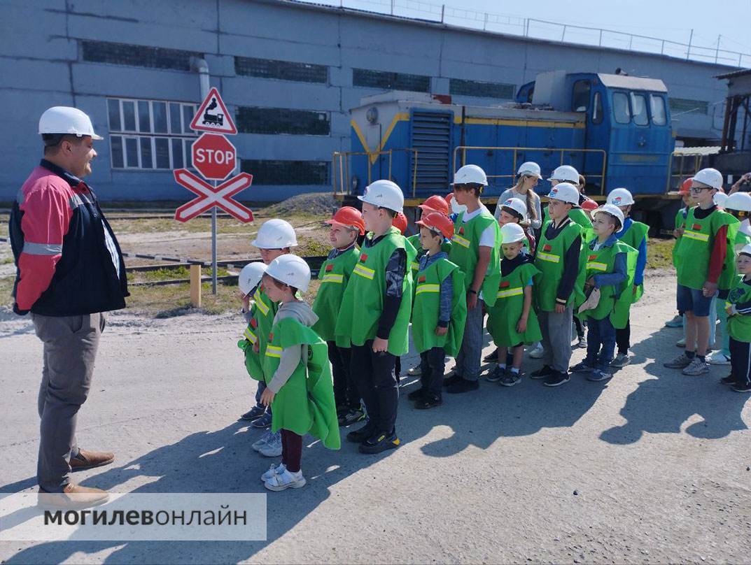 Посмотрите, какой праздник организовал Могилевский домостроительный комбинат для детей сотрудников