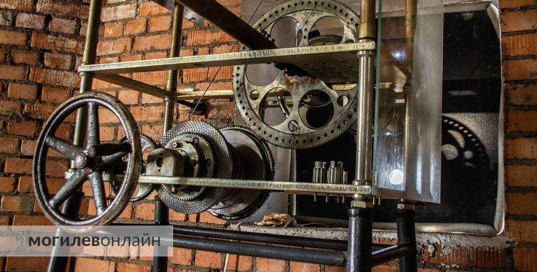 Часовой механизм городской ратуши — если кто не видел, обязательно загляните