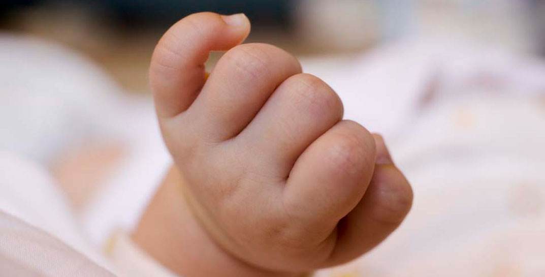 Годовалый малыш остался без пальца из-за врача — Генпрокуратура рассказала об одном из случаев в белорусском райцентре