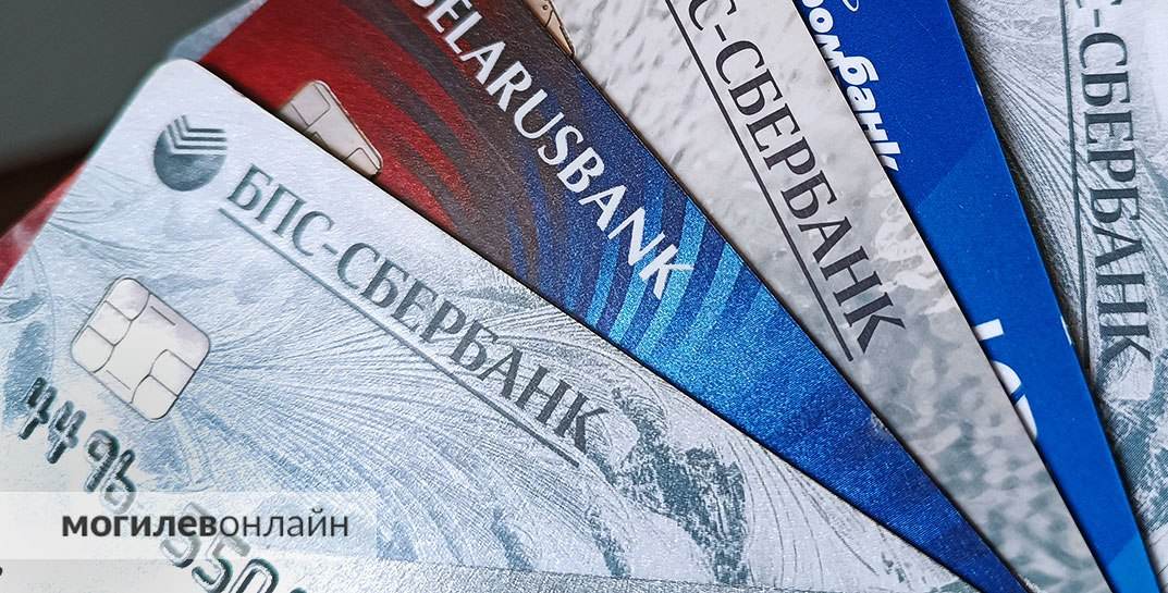 «Приорбанк» меняет валюту расчетов с международной платежной системой VISA. Что теперь будет вместо долларов?