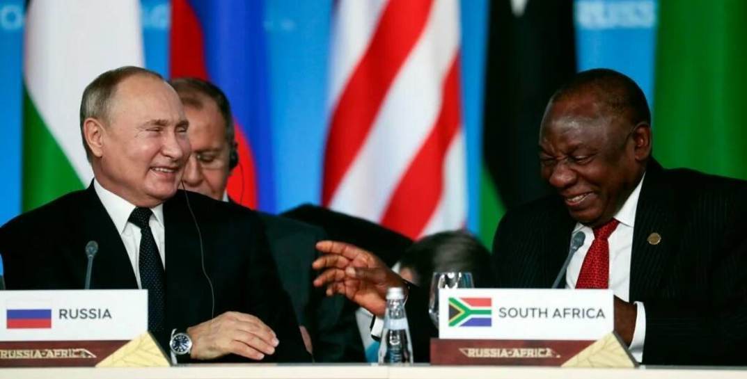 Путин не поедет на саммит БРИКС в ЮАР, где его могли бы арестовать по ордеру Международного уголовного суда. Вместо него в ЮАР отправится Лавров
