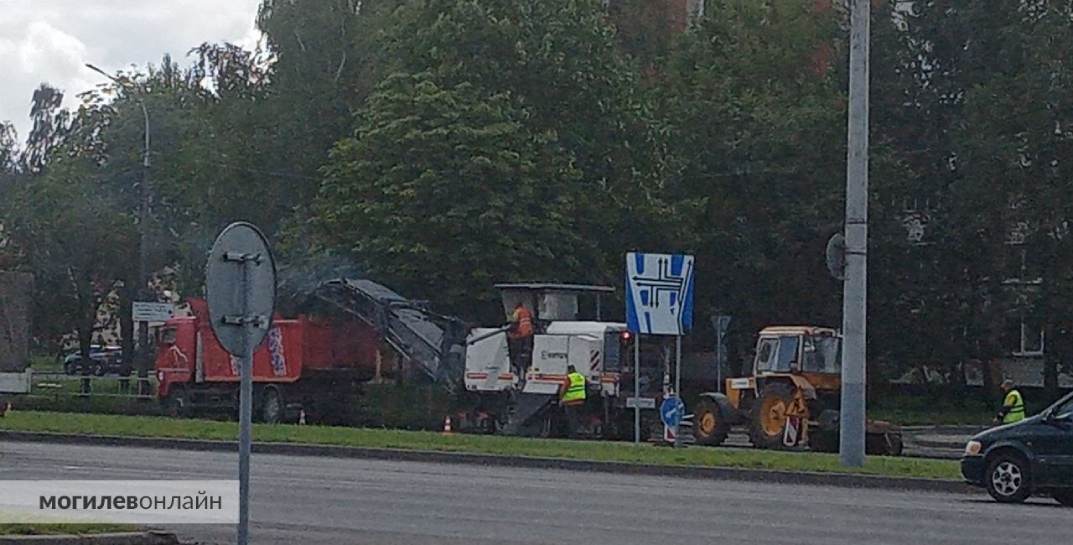 В Могилеве продолжили ремонт дороги на улице Королева — там, где по мнению могилевчан, было больше всего ям