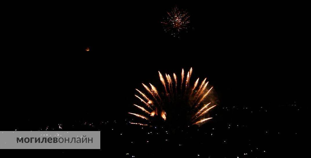 Праздничный день 1 июля завершился салютом в Подниколье