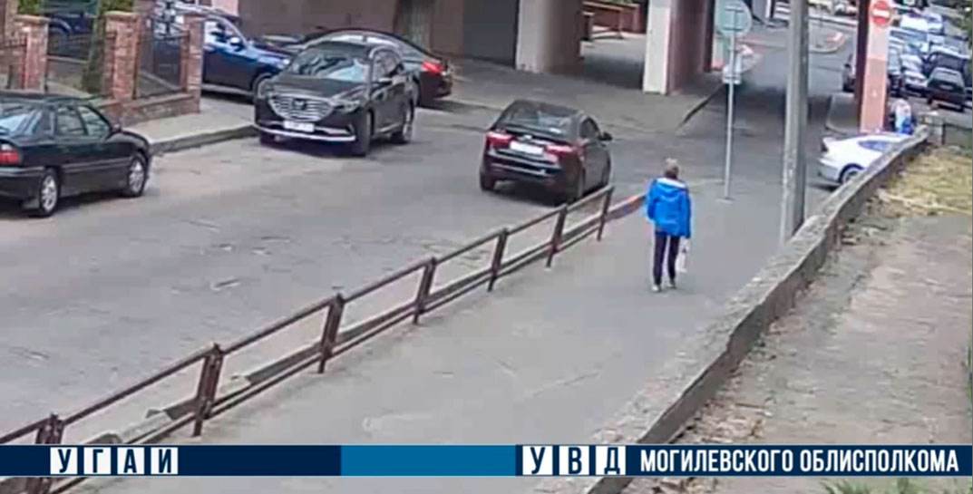 В Могилеве всякое может быть — на улице Мигая машина ехала без водителя