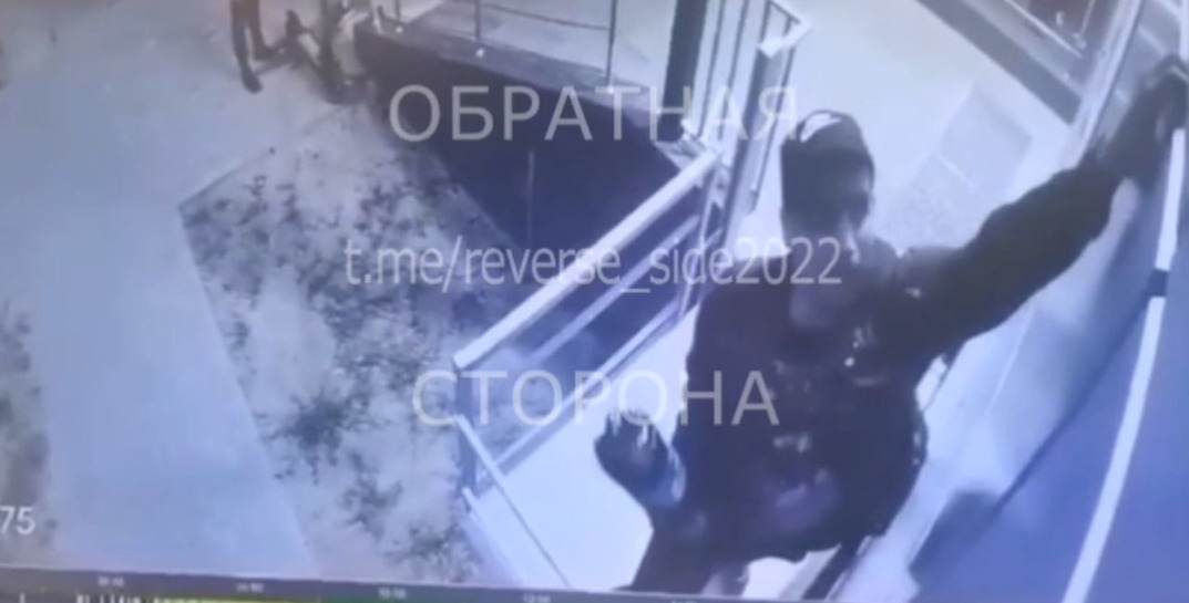 В Бобруйске мужчина бутылкой разбил камеру видеонаблюдения из-за «неприязни к обществу»