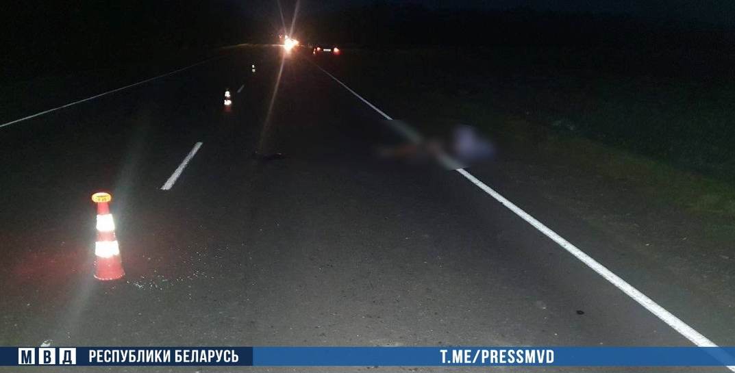 В Кировском районе автомобиль переехал лежавшего на дороге 18-летнего парня — он погиб