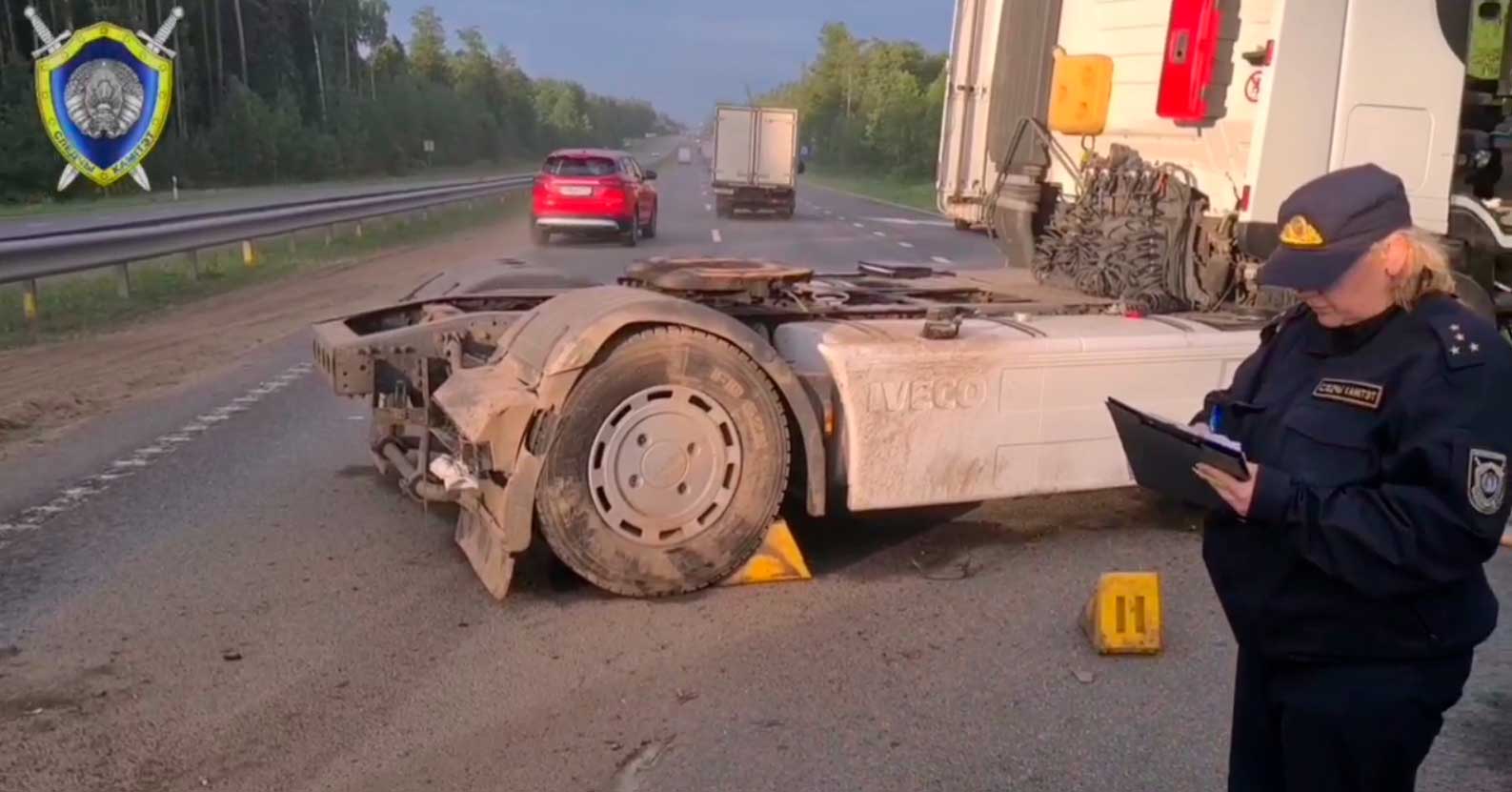 Мальчик упал с прицепа, девочку выбросило через окно фуры. За сутки в Минской области погибли двое детей