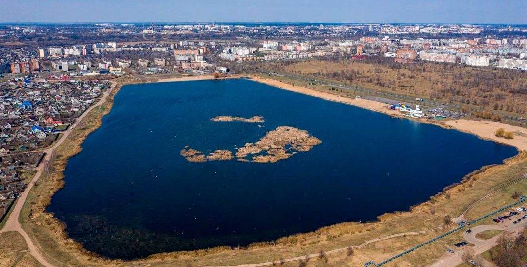 В Могилеве начали комплексную очистку Святого озера. Планируется полностью удалить «Птичий остров»