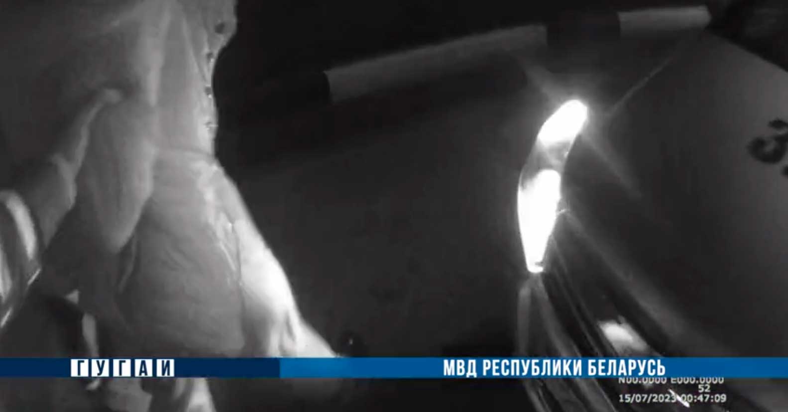Гомельчанка отказалась передавать сотрудникам ГАИ документы для проверки, мотивируя это тем, что «обязана предоставить, а не передать». Дальше все пошло по наихудшему сценарию…