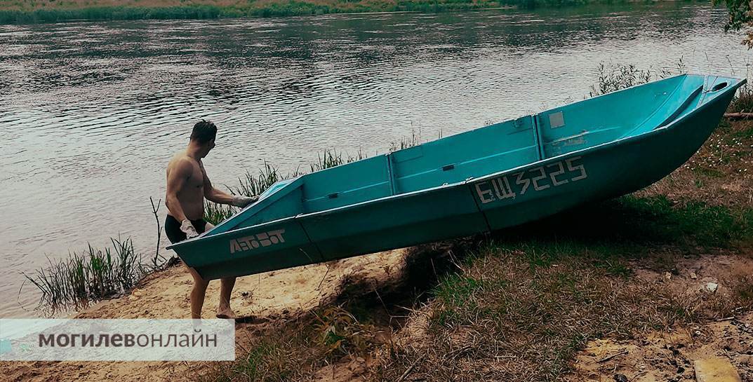 В Славгороде два «пирата» угнали лодку, чтобы пить и плыть