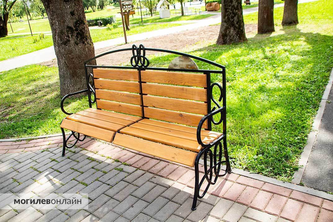 Новые скамейки в могилевском Подниколье