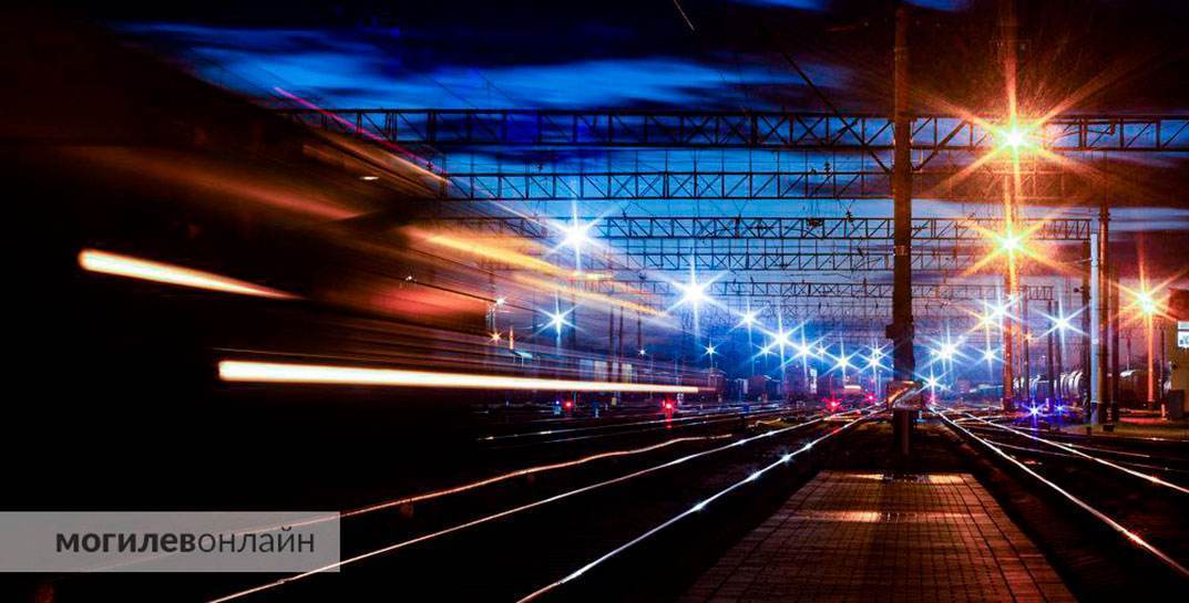 Посмотрите, как атмосферно выглядит ночной Могилев