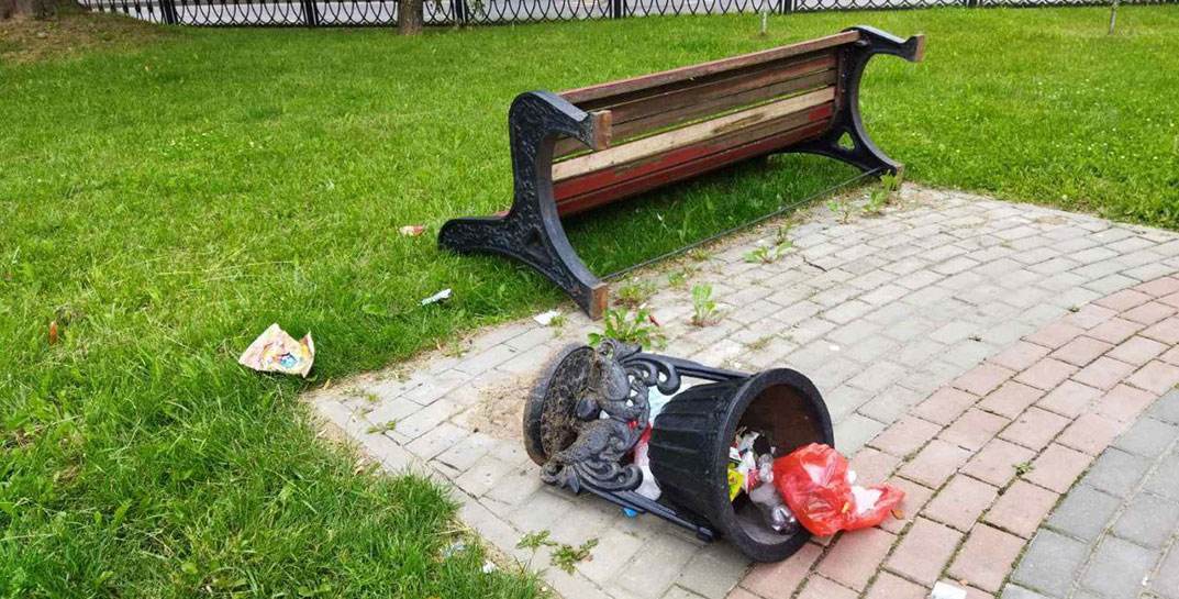 После выходных в сквере по улице Менжинского