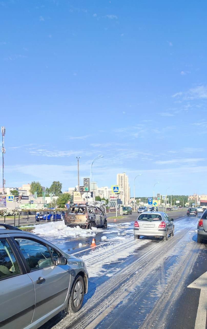 Машина сгорела на улице Якубовского в Могилеве