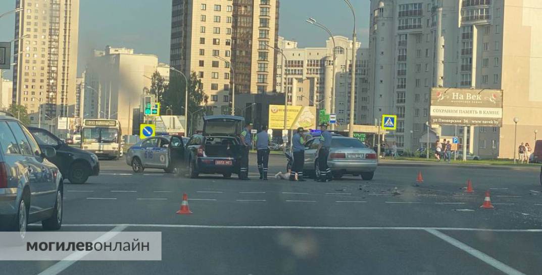 В Могилеве случилось серьезное ДТП с двумя легковушками