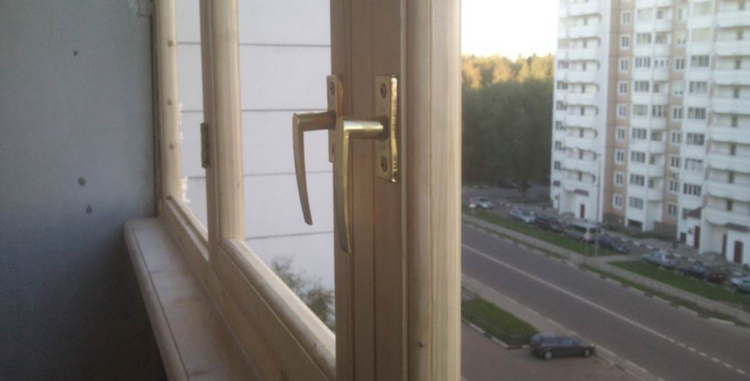В Гродно девушка делала селфи и выпала из окна 9-го этажа