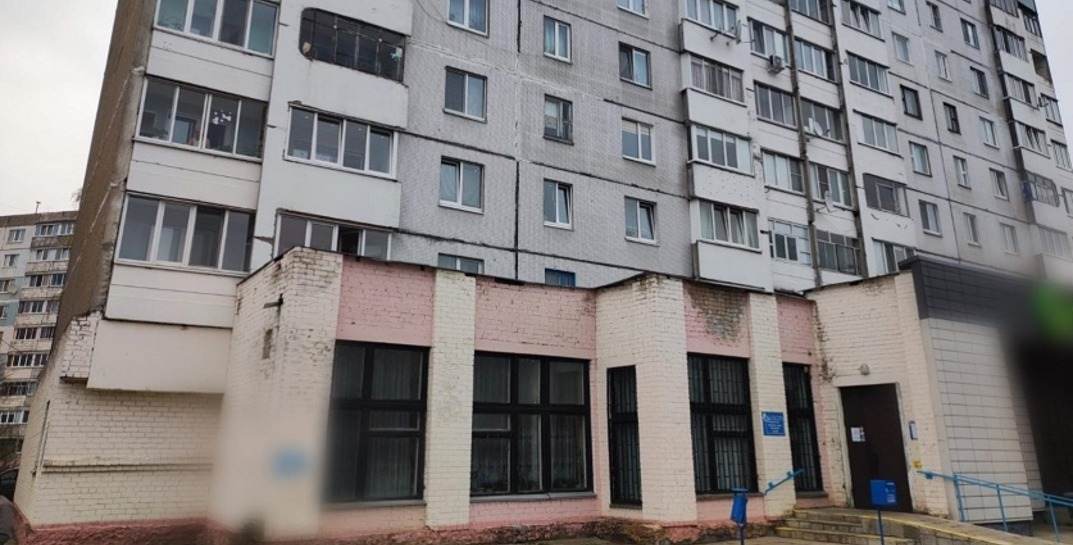 Положила ребенка в двойной пакет, туго завязала ручки на узел и сбросила с балкона. Стали известны жуткие подробности дела об оставленной на козырьке дома в Могилеве новорожденной