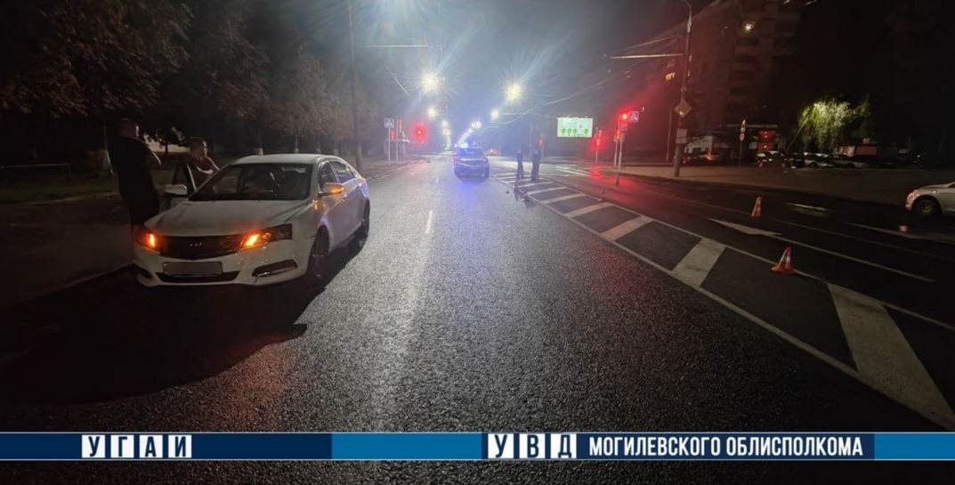 В Могилеве девушка на Geely насмерть сбила 56-летнюю женщину, которая переходила дорогу на «красный»