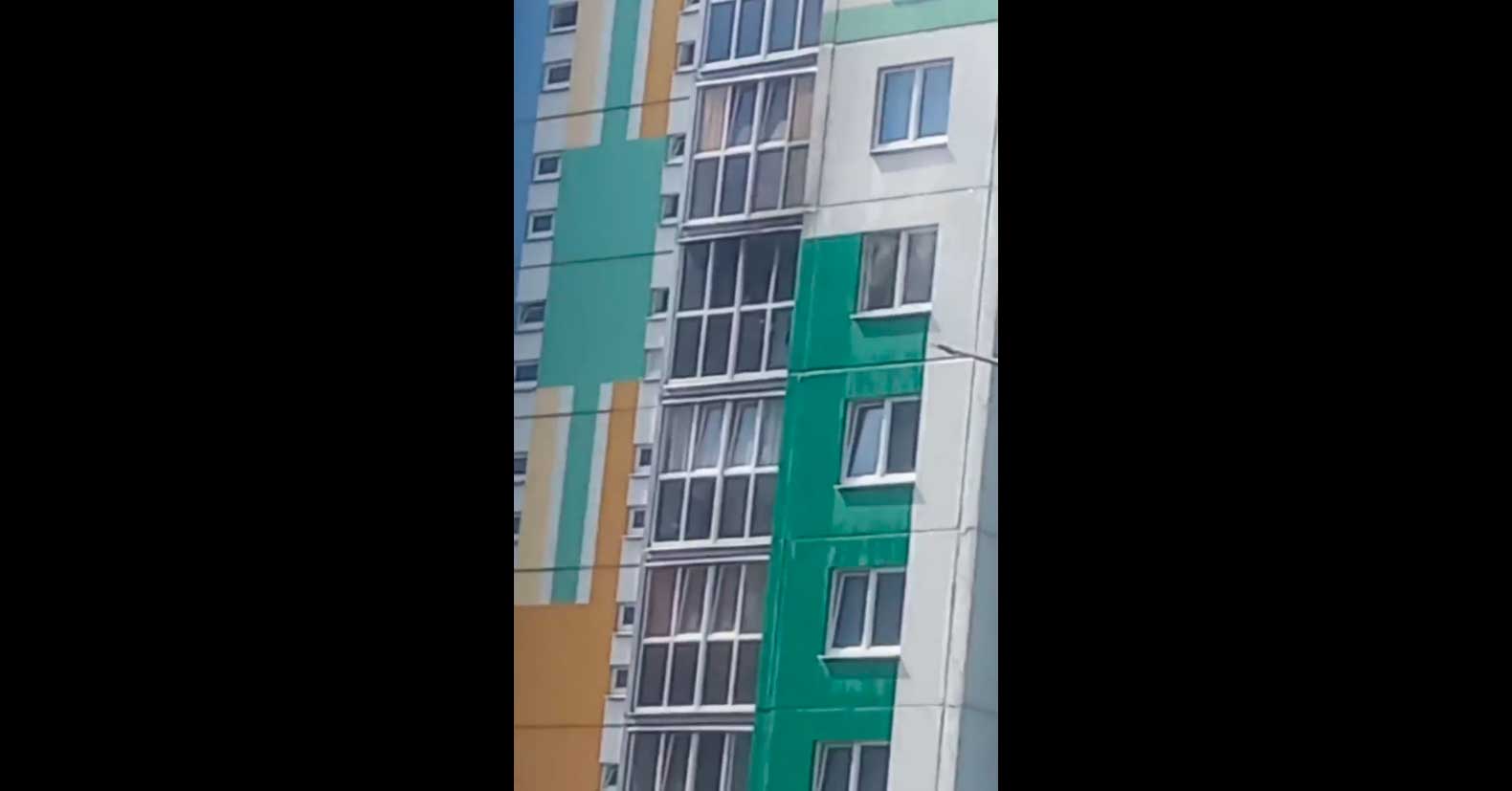На пожаре по улице Криулина в Могилеве работники МЧС спасли троих детей. Возгорание обнаружили на балконе