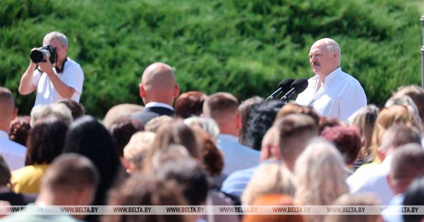 «Ну мы прилично подрезали крылья этим людям». Лукашенко высказался о карте поляка и пообещал «вернуться к этой проблеме», но «не пережимать»