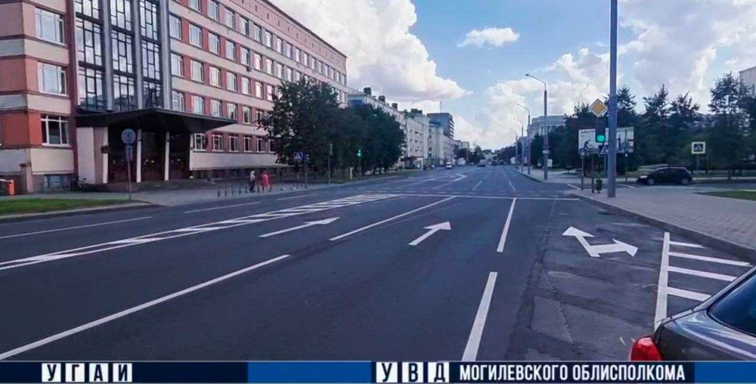Еще одно изменение в организации дорожного движения в Могилеве — на Ленинской перед перекрестком с Езерской добавлена третья полоса