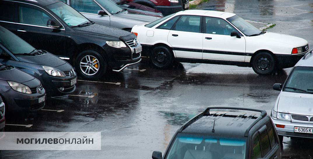 Ревнивый могилевчанин вскрыл семь машин, чтобы ехать к девушке. Поехал в милицию