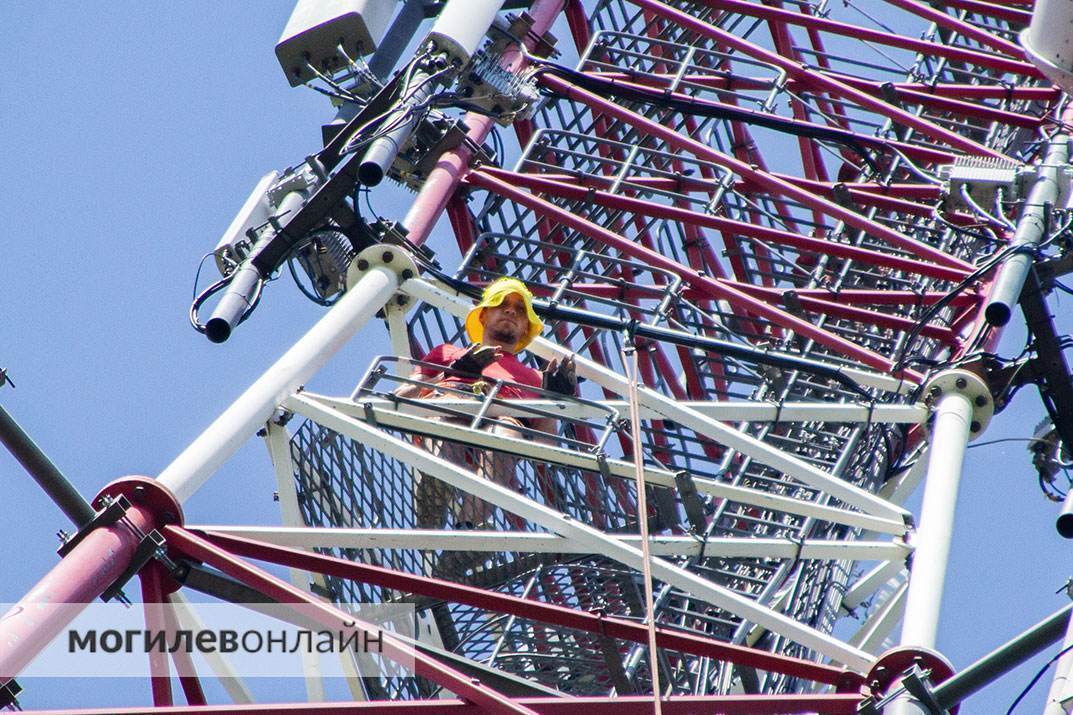 Могилевчане делятся своими впечатлениями после экстремальных прыжков с вышки в Могилевском районе. Говорят — понравилось!