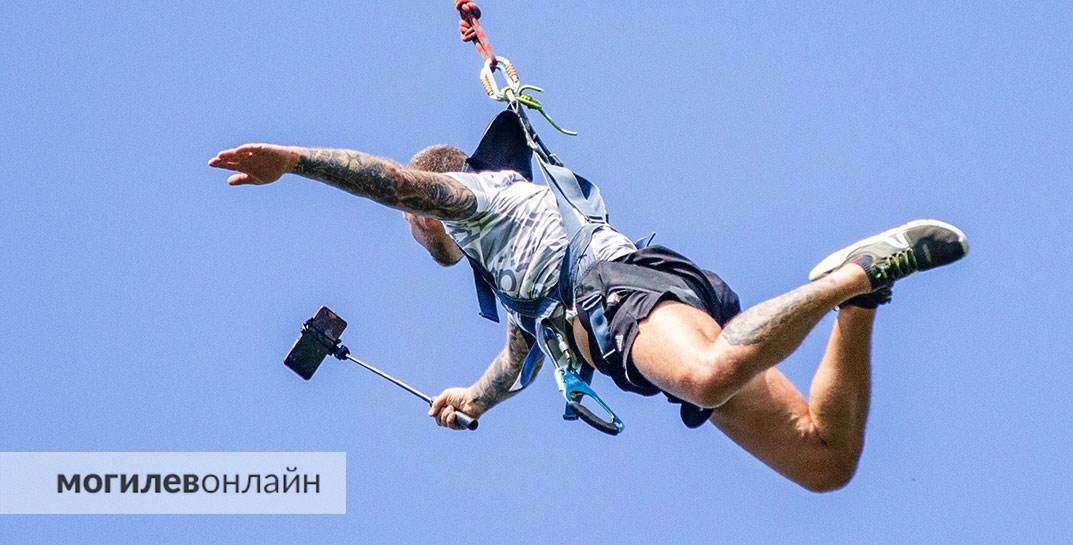 Могилевчане делятся своими впечатлениями после экстремальных прыжков с вышки в Могилевском районе. Говорят — понравилось!