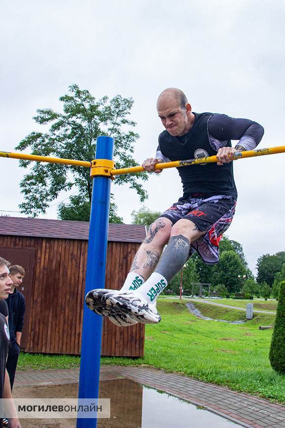 Соревнования по воркауту прошли в воскресенье в Могилеве — в упорной борьбе у могилевчан кубок снова вырвала команда из Быхова