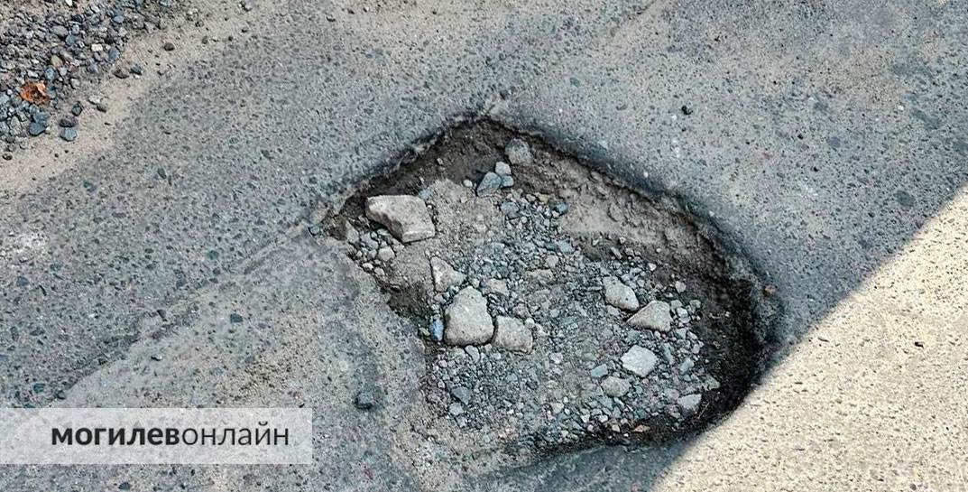«Как добраться до травмпункта и не получить травму?» — могилевчане жалуются на дорогу к медучреждению и надеются на ремонт