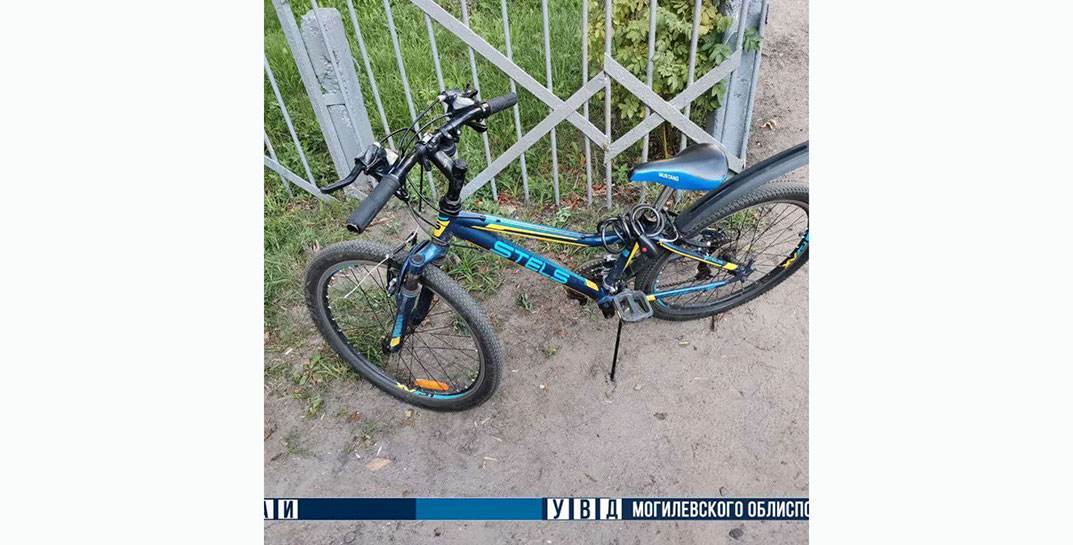 В Бобруйске автомобиль не уступил дорогу 11-летнему велосипедисту — мальчик с травмами госпитализирован