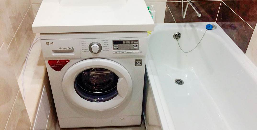 В Калинковичах девушка принимала душ во время работы стиральной машинки. Ее убило током