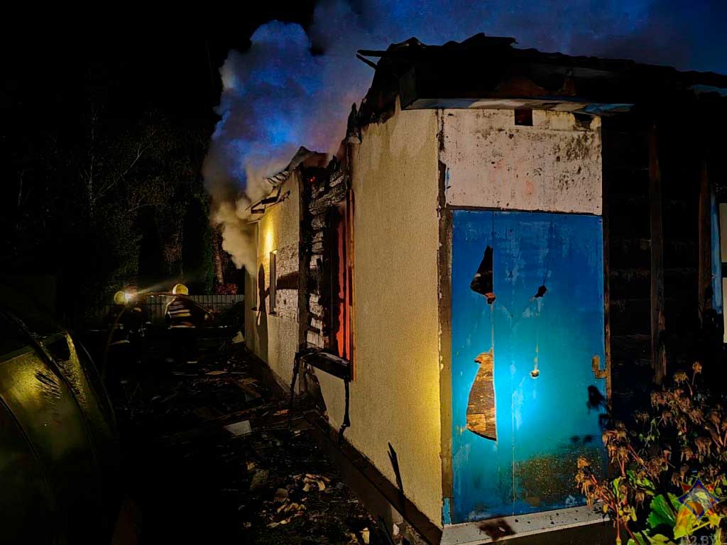 Ночной пожар в Чаусском районе оставил пенсионерку без крыши над головой. И снова виноват холодильник?