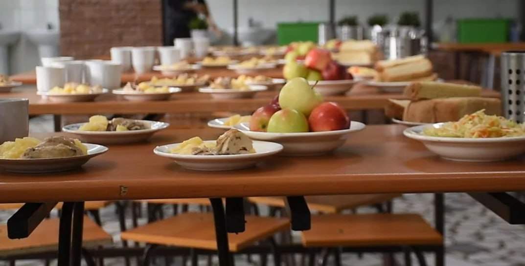 «Много отходов и недовесы»: Госконтроль проверил питание в школах Минска и оказалось — не зря