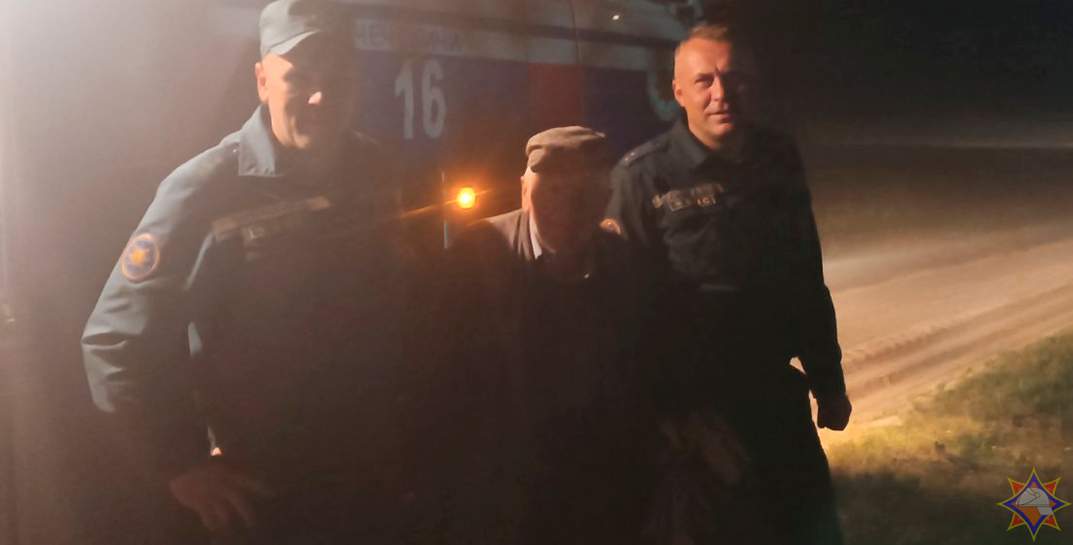 В Быховском районе потерялся 82-летний грибник. У пенсионера была очень своеобразная первая просьба к нашедшим его спасателям