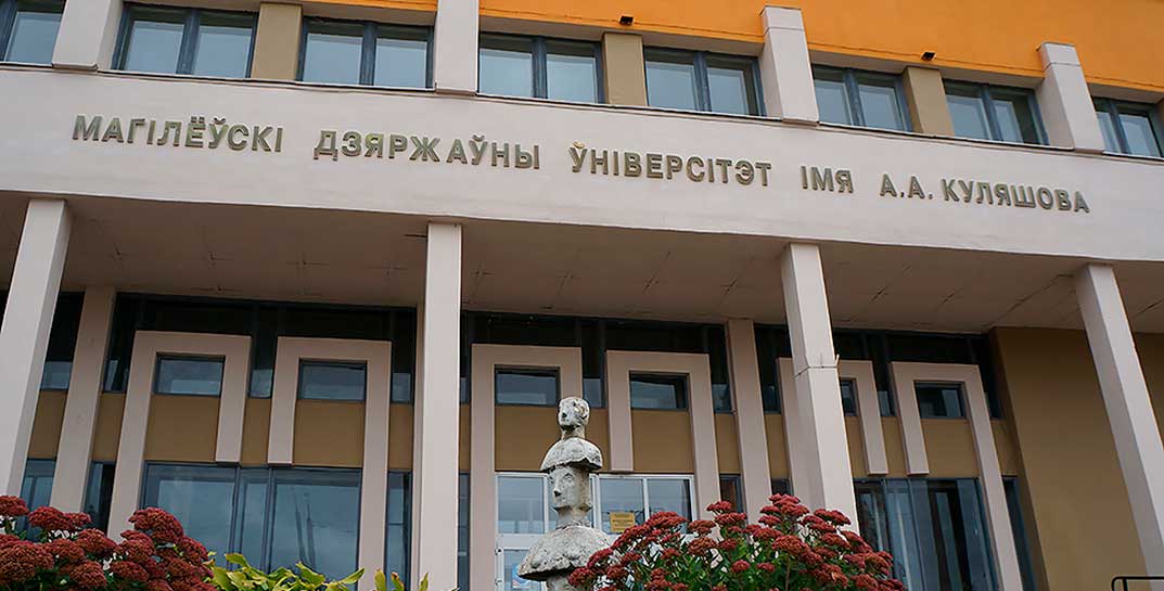 В Беларуси предложили зачислять медалистов без экзаменов, но только в региональные вузы